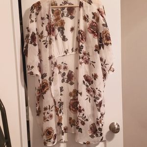 Mid length kimono. Maurices. Sm/md.